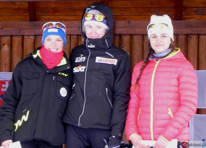 Slavic Cup podium juniorek 13122015 Agata Warło i Kamila Boczkowska na podium Slavic Cup w Szczyrbskim Plesie
